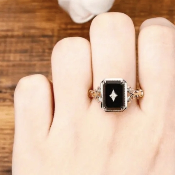 Elegant Black Onyx Ring Size 6 New With Tags - Picture 3 of 7